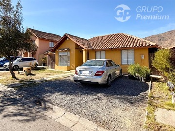 Casa en arriendo mensual en Condominio Ayres de Chicureo, Colina - 3 dormitorios, 2 baños