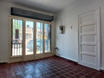 Local Comercial en arriendo mensual en Oportunidad Comercial con Gran Visibilidad (130285), Recoleta - 1 baño