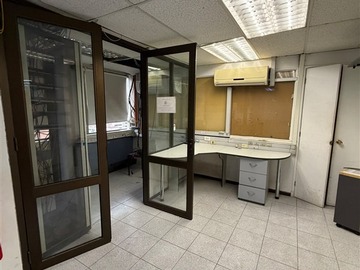 Oficina en arriendo mensual en A pasos del metro Pedro de Valdivia, Providencia - 7 dormitorios, 3 baños