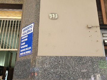 Oficina en venta en Moneda 973, Santiago, Región Metropolitana de Santiago 8320000, Chile, Santiago - 2 baños