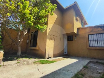 Casa en venta en Oportunidad casa de 3D+2B+2E (126990), Maipú - 3 dormitorios, 2 baños