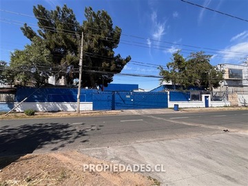 Local Comercial en arriendo mensual en Ureta Cox con Santa Rosa, San Miguel - 5 baños
