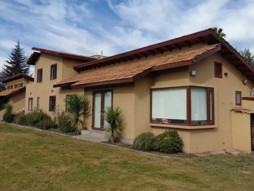 Parcela en arriendo mensual en Se Arrienda Parcela con Casa en Condominio Santa Sara - 5 dormitorios, 4 baños