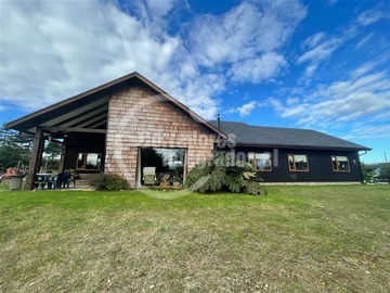 Casa en venta en Cerca del Centro Comercial AltoVaras, Ruta V-505, Puerto Varas - 5 dormitorios, 3 baños