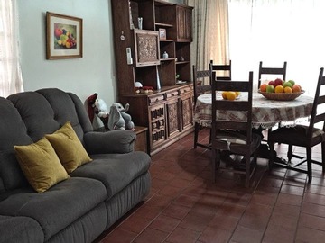 Casa en venta en Zona Hospital Militar/Casona Nemesio Antúnez, La Reina - 3 dormitorios, 2 baños