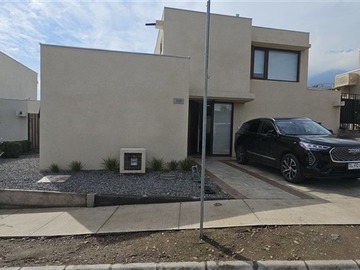 Casa en venta en Peñalolen, Peñalolén - 4 dormitorios, 3 baños