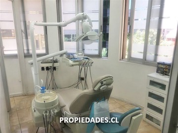 Oficina en venta en San Antonio / Alameda / Metro Santa Lucia, Santiago - 4 dormitorios, 2 baños