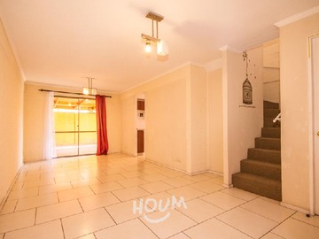 Casa en arriendo mensual en Pasaje Virgen de Guadalupe 4, Maipú - 3 dormitorios, 3 baños