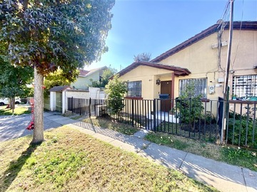 Casa en venta en Condominio Los Nogales / Av Tobalaba 13893 / 3D 2B, Peñalolén - 3 dormitorios, 2 baños