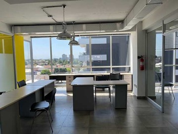 Oficina en arriendo mensual en Amplia Oficina de 140 m2 y 5 Estacionamientos (158533), Temuco - 7 dormitorios, 4 baños
