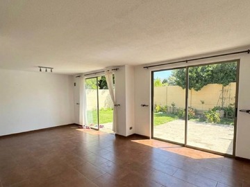 Casa en arriendo mensual en Miravalle, Pudahuel - 4 dormitorios, 3 baños