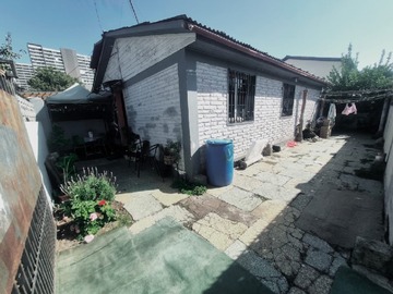 Casa en venta en Calle gregorio marañón #2380, La Florida - 3 dormitorios, 1 baño