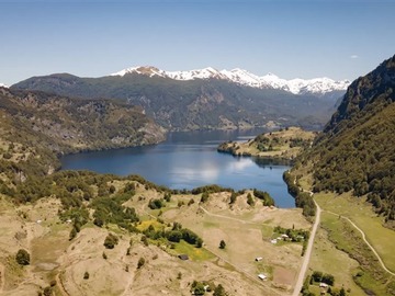Parcela en venta en Altos del lago ofreve monumental vista lago atravesado, Coyhaique