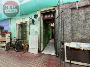 Casa en venta en Maule entre chiloé y arturo prat, Santiago - 3 dormitorios, 1 baño