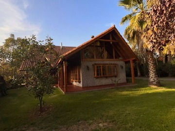 Casa en arriendo mensual en Condominio Los Nogales de Don Toribio, Peñaflor - 4 dormitorios, 4 baños