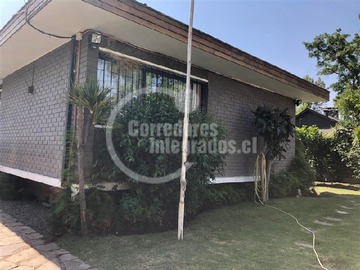 Casa en venta en Carlos dickens, La Reina - 4 dormitorios, 3 baños
