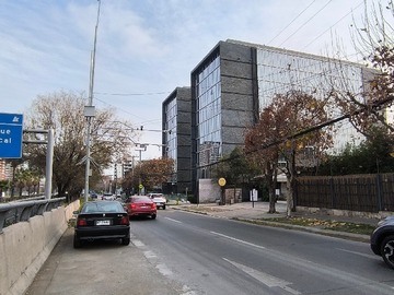 Oficina en arriendo mensual en Oficina Excelente Ubicacion Av P Kennedy con G de Alderete - 1 dormitorio, 1 baño