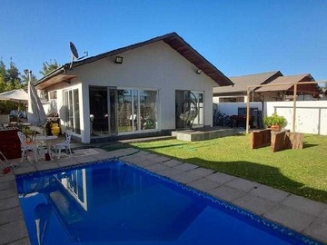 Casa en arriendo mensual en Estilo y Confort en Casa Familiar Espaciosa (165309), Isla de Maipo - 3 dormitorios, 3 baños
