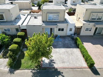 Casa en venta en Calle Las Cumbres, Til til - 3 dormitorios, 3 baños