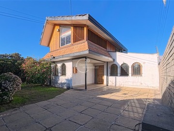 Casa en arriendo mensual en Chesterton / Apoquindo, Las Condes - 4 dormitorios, 2 baños