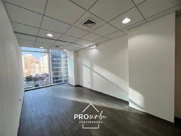 Oficina en arriendo mensual en Edificio Quantum, Las Condes - 1 dormitorio, 1 baño