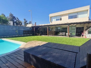 Casa en venta en Venta sin comisión y bajo el valor de tasació (156899), Colina - 4 dormitorios, 4 baños