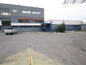 Oficina en arriendo mensual en Américo Vespucio // Metro Vespucio Norte // Barrio Industrial El Rosal, Huechuraba - 8 baños