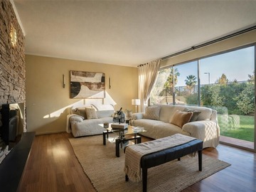 Casa en venta en El Huinganal / Pie Andino, Lo Barnechea - 4 dormitorios, 3 baños