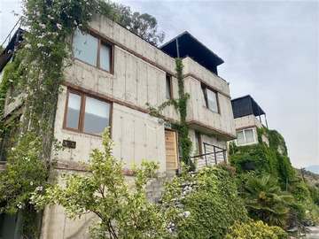 Casa en venta en Condominio Los Almedros, Huechuraba - 4 dormitorios, 4 baños
