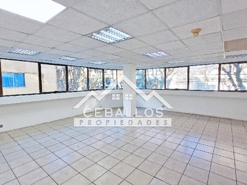 Oficina en arriendo mensual en Arriendo Amplia Oficina con Estacionamiento Sector Libertad - 1 dormitorio, 1 baño