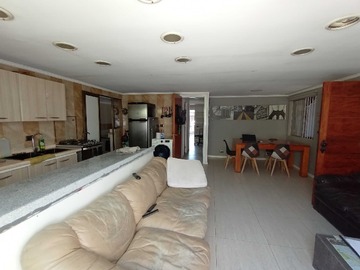 Casa en venta en Casa Comercial Av Las Parcelas/Maipú (74083), Maipú - 3 dormitorios, 2 baños