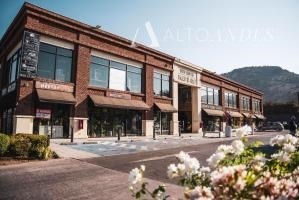 Local Comercial en arriendo mensual en Camino Los Trapenses, Lo Barnechea - 3 baños