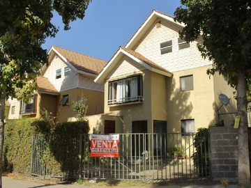 Casa en venta en Oportunidad 5 dormitorios Condominio Seguro (140606), Huechuraba - 5 dormitorios, 4 baños