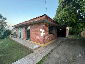 Casa en venta en En Venta Casa con Amplio Terreno - 4 dormitorios, 3 baños