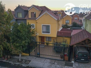Casa en venta en Condominio Valle Generoso / Viña del Valle, Pudahuel - 4 dormitorios, 3 baños