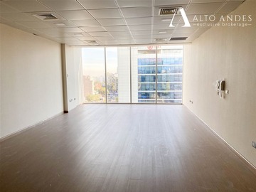 Oficina en venta en Av. Las Condes altura 8.000, Las Condes - 1 dormitorio, 1 baño