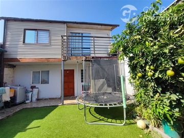 Casa en venta en Plazoleta Club Hípico, Pedro Aguirre Cerda - 6 dormitorios, 3 baños
