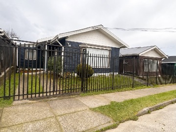 Casa en venta en Se Vende Amplia Casa en Sector los Fundadores Valdivia - 5 dormitorios, 2 baños