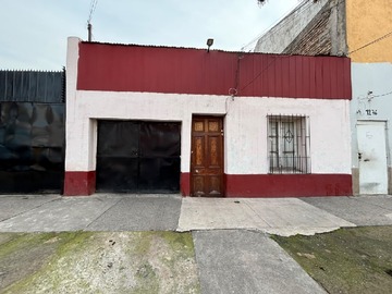 Casa en venta en Barrio balmaceda, Santiago - 5 dormitorios, 2 baños