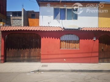 Casa en venta en Huamachuco, Antofagasta - 6 dormitorios, 3 baños