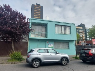 Casa en arriendo mensual en Casa comercial 130m2 3p 2b 2e calle cochrane, Concepción - 3 dormitorios, 2 baños