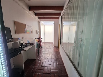 Casa en venta en Los milagros cerca de mall apumanque, Las Condes - 11 dormitorios, 9 baños