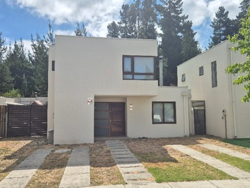 Casa en arriendo mensual en Condominio bosque real iii, curauma, Valparaíso - 3 dormitorios, 3 baños