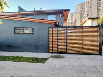 Casa en venta en Pasaje Las Araucarias, Estación Central - 4 dormitorios, 2 baños