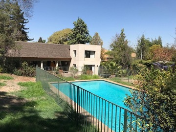 Casa en venta en Onofre jarpa, La Reina - 5 dormitorios, 4 baños