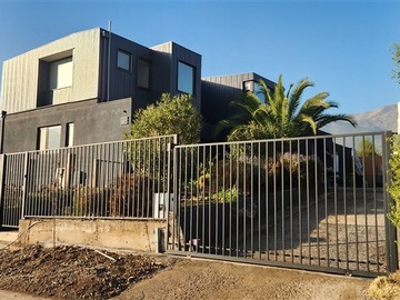 Casa en venta en Avenida Los Rios 11200, Colina - 5 dormitorios, 4 baños