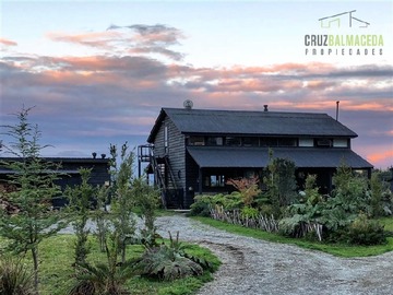 Casa en arriendo mensual en Línea Nueva, linda casa con detalles únicos, amplios espacios e impecable jardín, Puerto Varas - 3 dormitorios, 2 baños