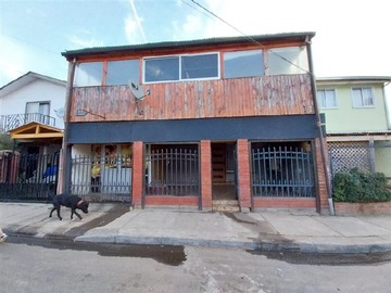 Casa en venta en Calle Los Alerces 39, Río Claro - 5 dormitorios, 3 baños
