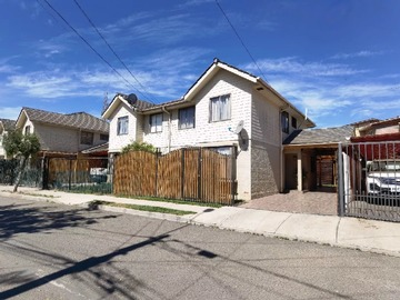 Casa en venta en Av. Vicuña Mackenna 3442, Peñaflor - 3 dormitorios, 3 baños