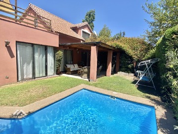 Casa en venta en Sector Faldeos de Antupirén, a pasos de Mall Alto Peñalolén, Peñalolén - 5 dormitorios, 3 baños